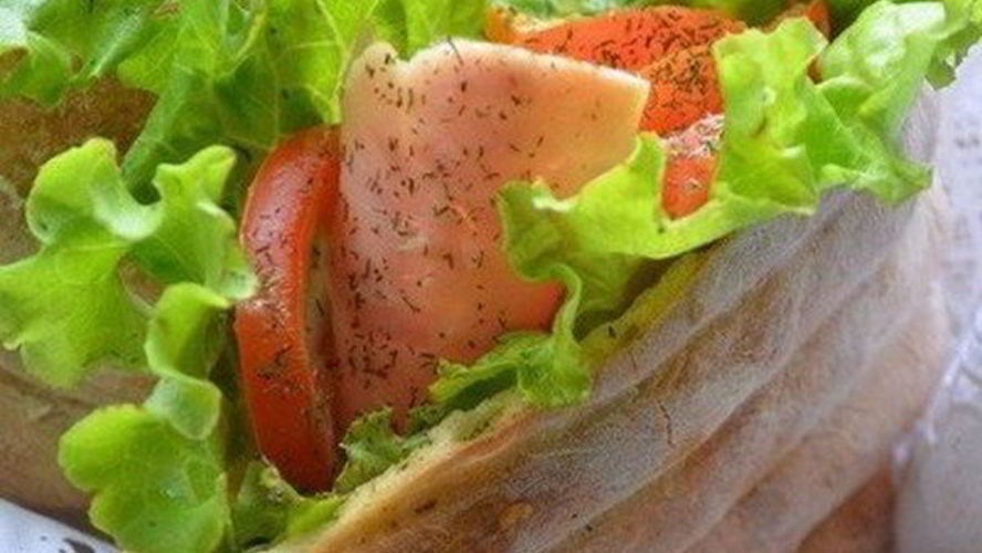 Рецепт пита с ветчиной, овощами и кукурузой