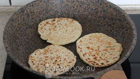 сырные лепешки на молоке на сковороде