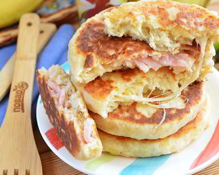 Сырные лепешки с разными начинками