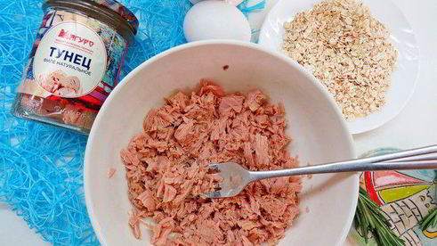 творожно-овсяные лепешки с тунцом