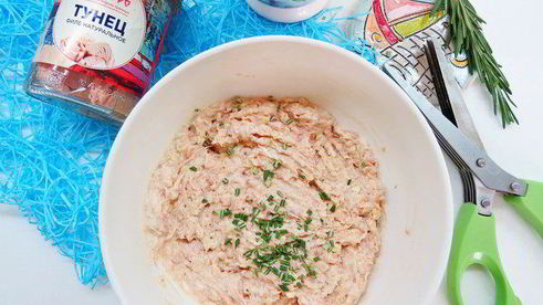 творожно-овсяные лепешки с тунцом