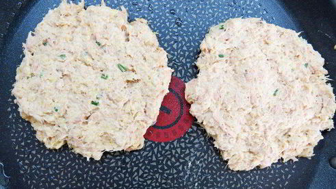 творожно-овсяные лепешки с тунцом