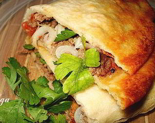 Творожные лепешки с мясной начинкой