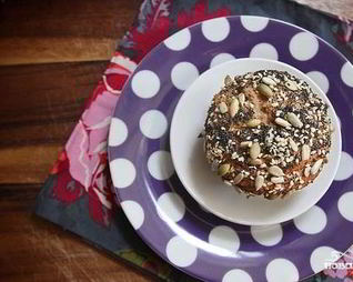 Банановые маффины с финиками и семечками