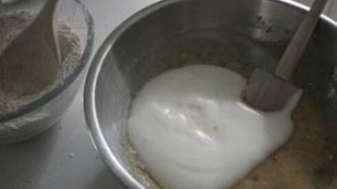 банановые маффины с финиками и семечками