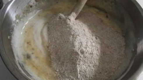 банановые маффины с финиками и семечками