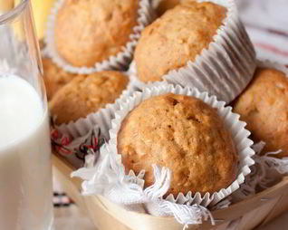 Банановые маффины с кокосом и грецкими орехами