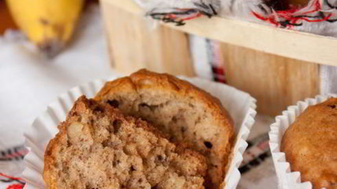 банановые маффины с кокосом и грецкими орехами