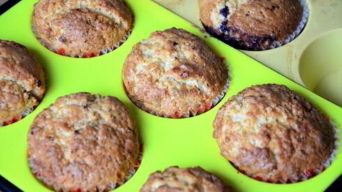 маффины на кефире с джемом в формочках