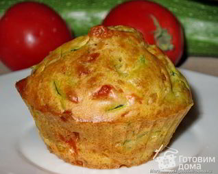 Маффины с кабачками, помидорами и сыром