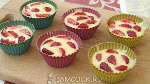 маффины с клубникой