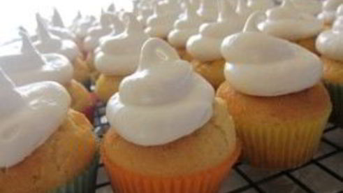 маффины с лимонным кремом и меренгой