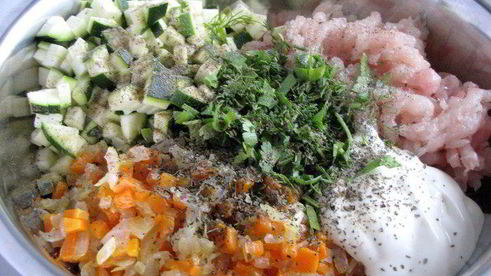 мясные маффины с овощами