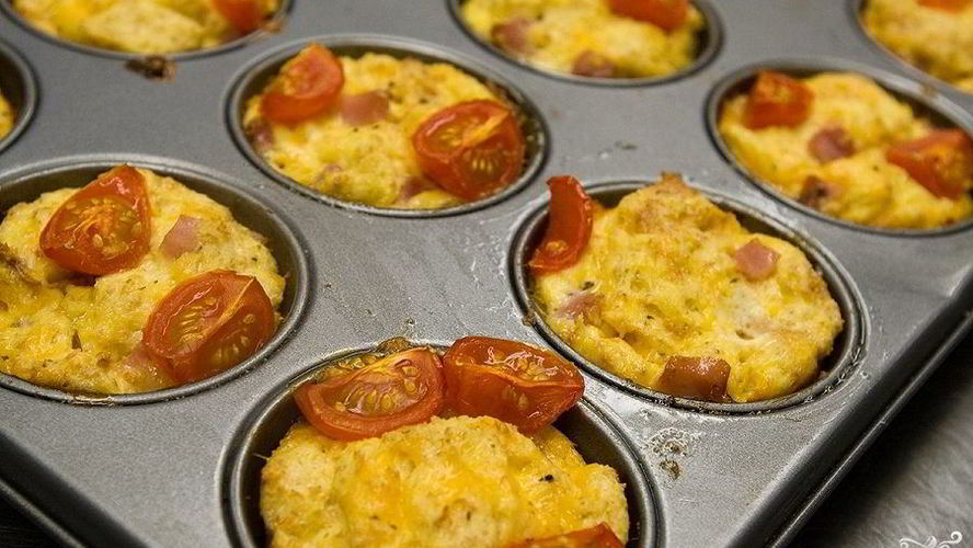 Рецепт необычные маффины с ветчиной и сыром