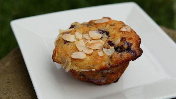 Рецепт Пряные маффины с голубикой и миндалем