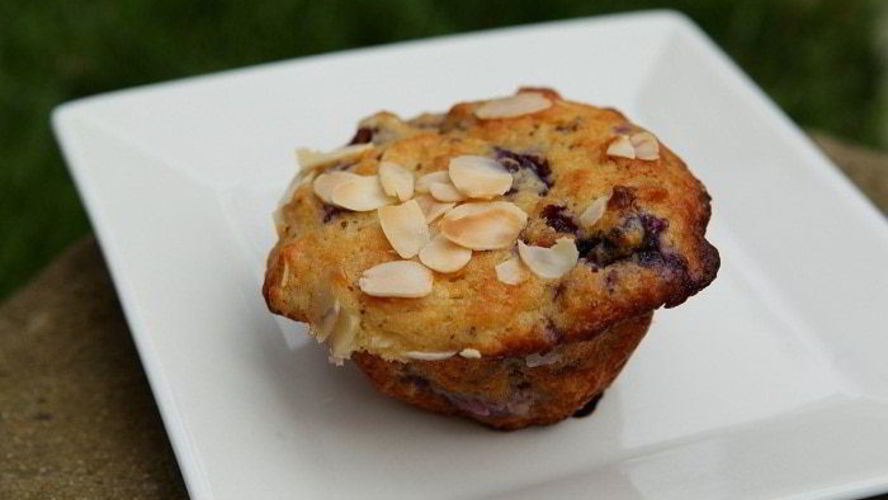 Рецепт пряные маффины с голубикой и миндалем