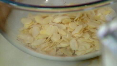 пряные маффины с голубикой и миндалем