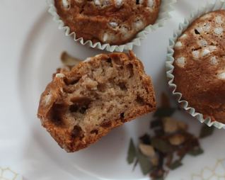 Ржаные маффины с яблоком, кешью и кориандром