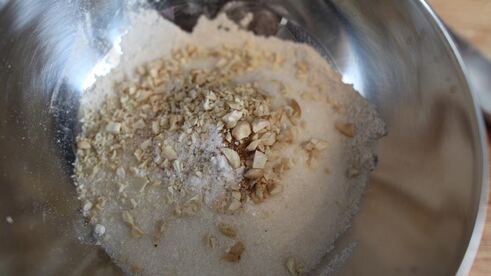 ржаные маффины с яблоком, кешью и кориандром