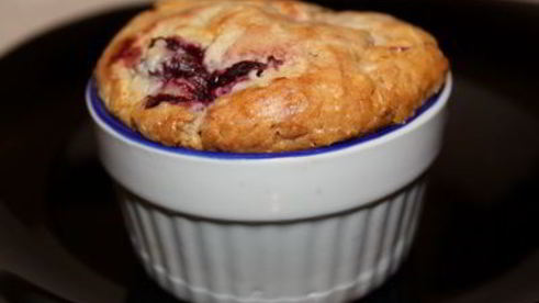 вишнево-миндальные маффины с белым шоколадом