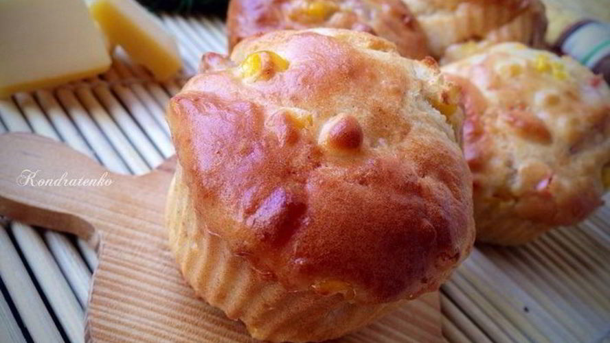 Рецепт закусочные маффины с кукурузой, беконом и сладким перцем