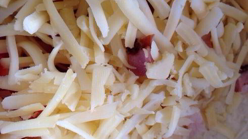 закусочные маффины с кукурузой, беконом и сладким перцем