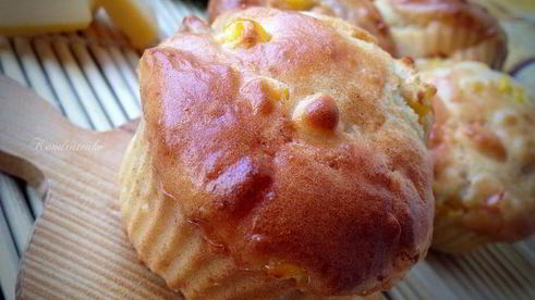 закусочные маффины с кукурузой, беконом и сладким перцем