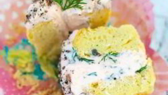 Рецепт Закусочные маффины с муссом из копченого лосося