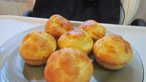 закусочные маффины с сырками и чесноком