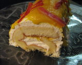 Мангово-творожный рулет