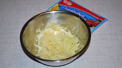 диетические оладьи с крабовыми палочками