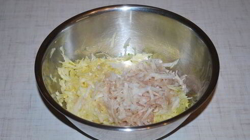 диетические оладьи с крабовыми палочками