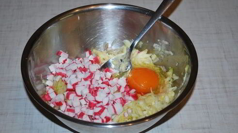 диетические оладьи с крабовыми палочками