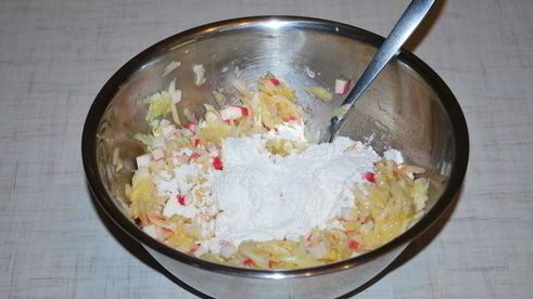 диетические оладьи с крабовыми палочками