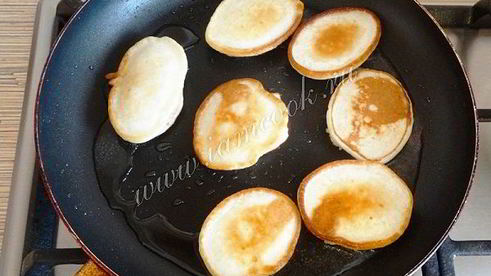 дрожжевые оладьи без яиц