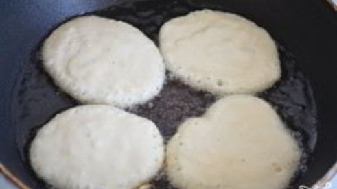 дрожжевые оладьи на кислом молоке