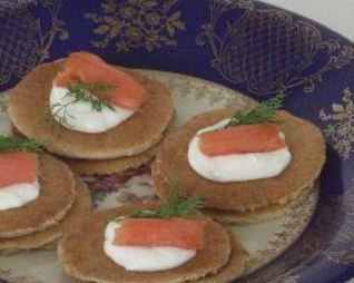 Гречневые оладьи с красной рыбой