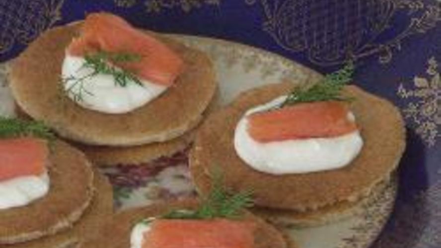 Рецепт гречневые оладьи с красной рыбой