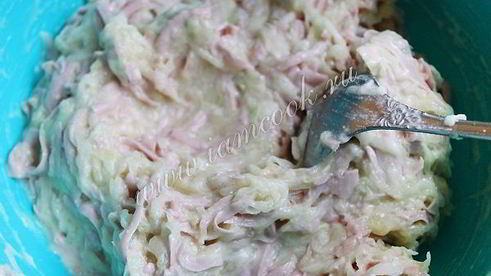 кабачковые оладьи с колбасой