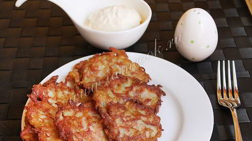 кабачковые оладьи с колбасой