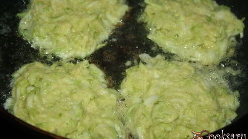 кабачковые оладьи с кукурузной мукой