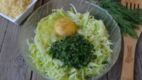 кабачковые оладьи с сыром и зеленью