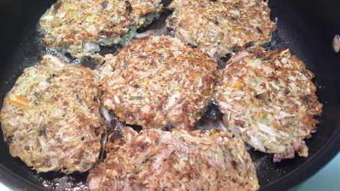 капустно-грибные оладьи с отрубями