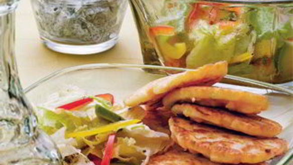 Рецепт Кукурузные оладьи с салатом