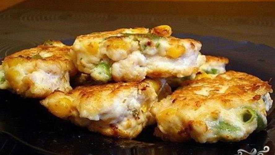 Рецепт куриные оладьи с кукурузой