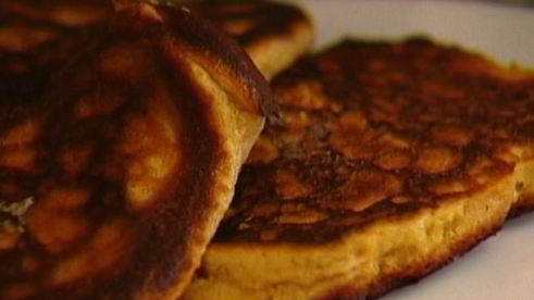 медовые оладьи с имбирем, гвоздикой и корицей