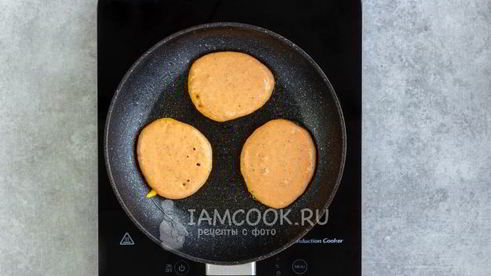 морковные оладьи с изюмом