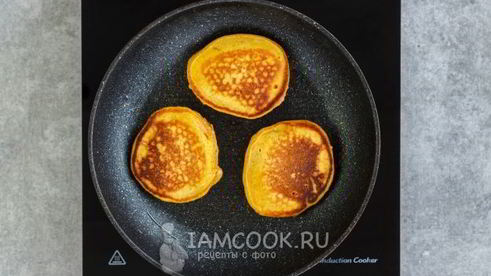 морковные оладьи с изюмом