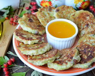 Оладьи из кабачков и яблок