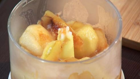 оладьи из сельдерея с яблочным соусом